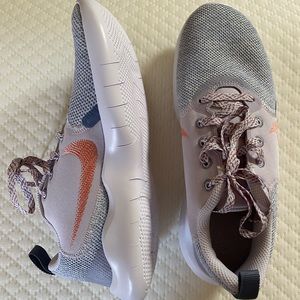 NWOB Nike Women’s Flex Experience RN 10 Sneakers - 6